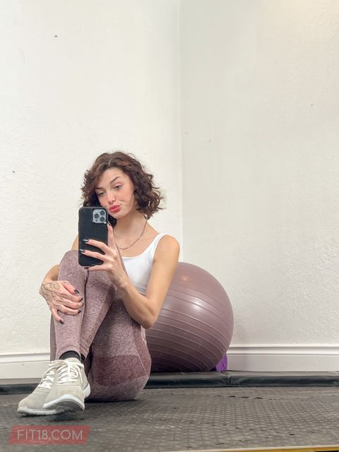 Skinny Amateur Body Builder With Lots Of Abs Gets Creampie: Gallery #42