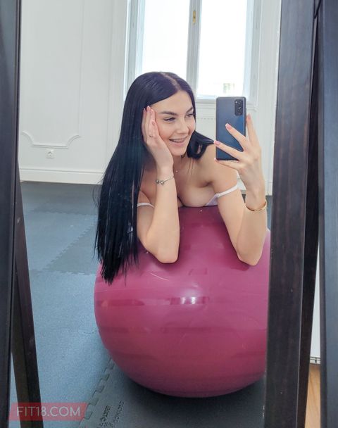 Tall Stunning and Reluctant Brunette Has No Money But Great Boobs: Gallery #57