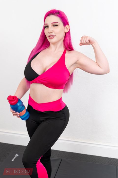 Wild Hair Big Breasts And A Lot Of Fun At The Gym: Gallery #3