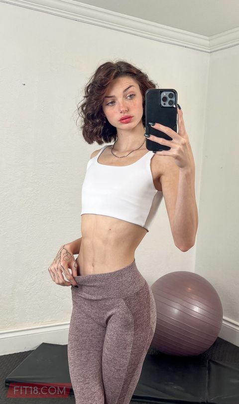 Skinny Amateur Body Builder With Lots Of Abs Gets Creampie: Gallery #41