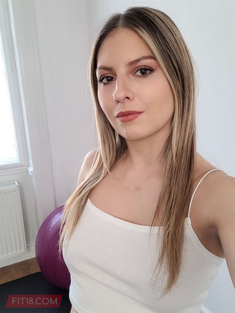 Super Cute Gym Member Loves It Up Her Ass: Gallery #34