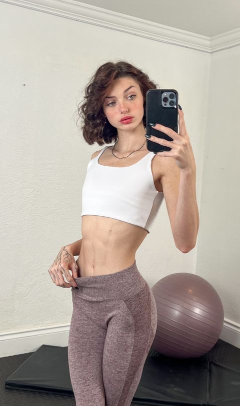 Skinny Amateur Body Builder With Lots Of Abs Gets Creampie: Gallery #41
